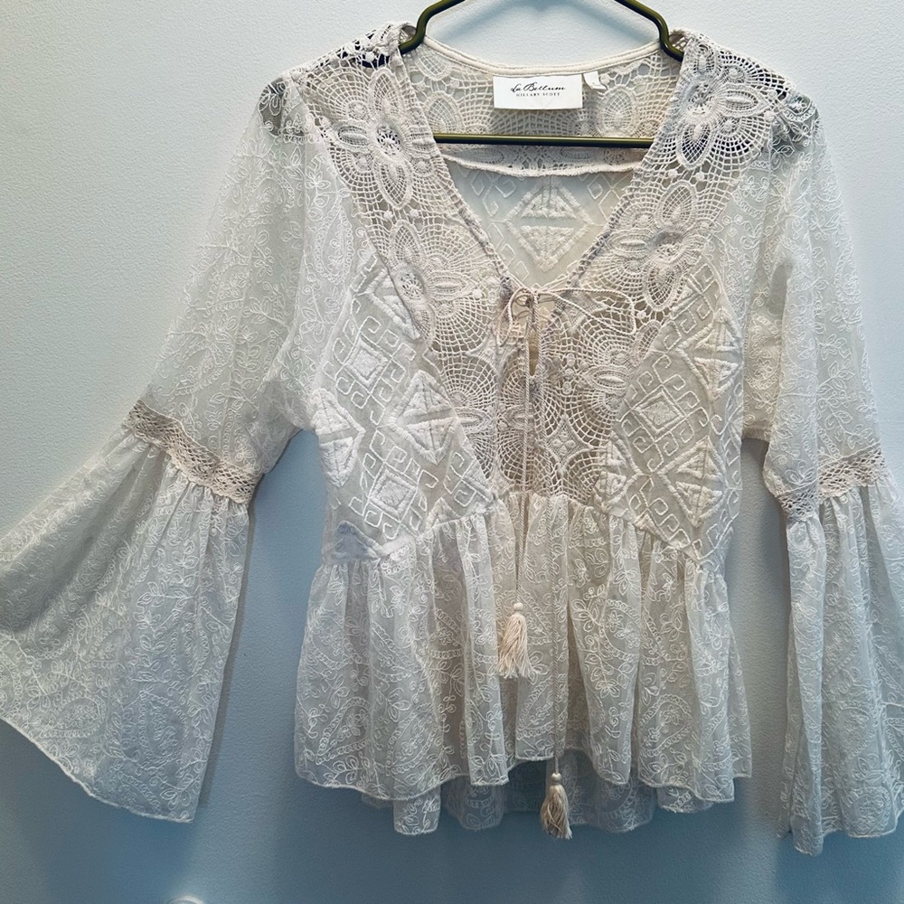 Hillary Scott La Bellum small Victorian, boho lace top. Layered trumpet sleeve